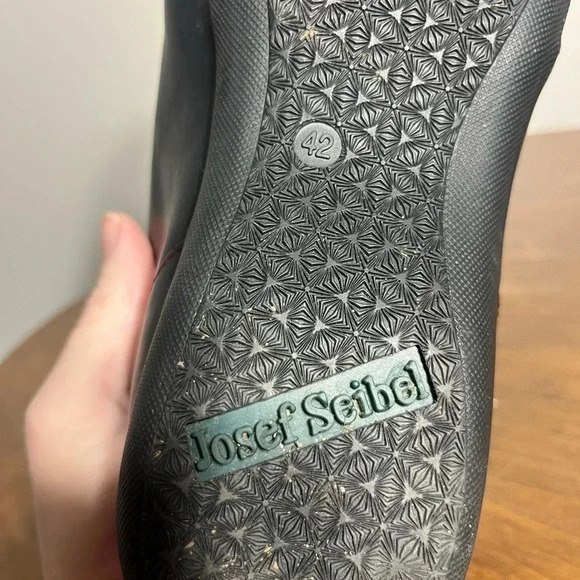 Women’s Josef Seibel black leather slip on booties, size 42 - Picture 5 of 6